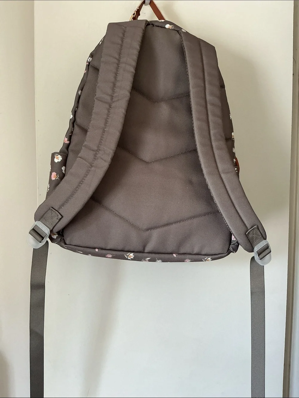 Jessica Simpson stylish gray
